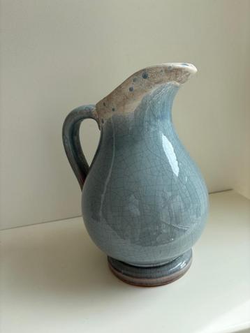 Aardenwerk kan / vaas met oor "Brynxz" lichtblauw beschikbaar voor biedingen
