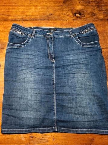 Mooie, zgan, spijkerrok, maat 44 beschikbaar voor biedingen