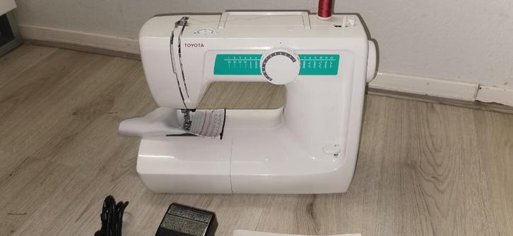 Naaimachine Toyota RS2000 BSDU, Hobby en Vrije tijd, Naaimachines en Toebehoren, Zo goed als nieuw, Naaimachine, Overige merken