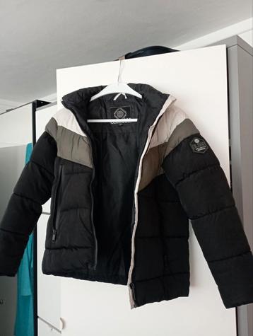 Winterjas jongen maat 146 beschikbaar voor biedingen