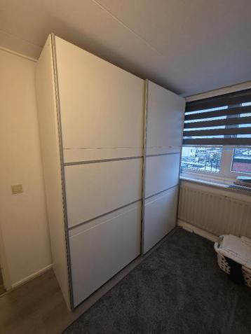 Grote kledingkast met schuifdeuren - afbeelding 2