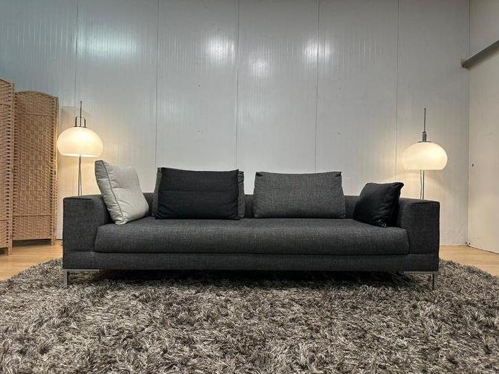 ZGAN Design on Stock Aikon Lounge 4 Zits Antraciet, Huis en Inrichting, Banken | Bankstellen, Zo goed als nieuw, Rechte bank, Vierpersoons of meer