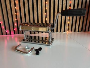 Cernit premium pasta machine modeleer klei – klei roller beschikbaar voor biedingen