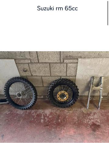 Suzuki RM65 Grote Wielen + Achterbrug beschikbaar voor biedingen