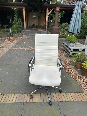 Luxe Witte Bureaustoel - Stijlvol & Comfortabel beschikbaar voor biedingen