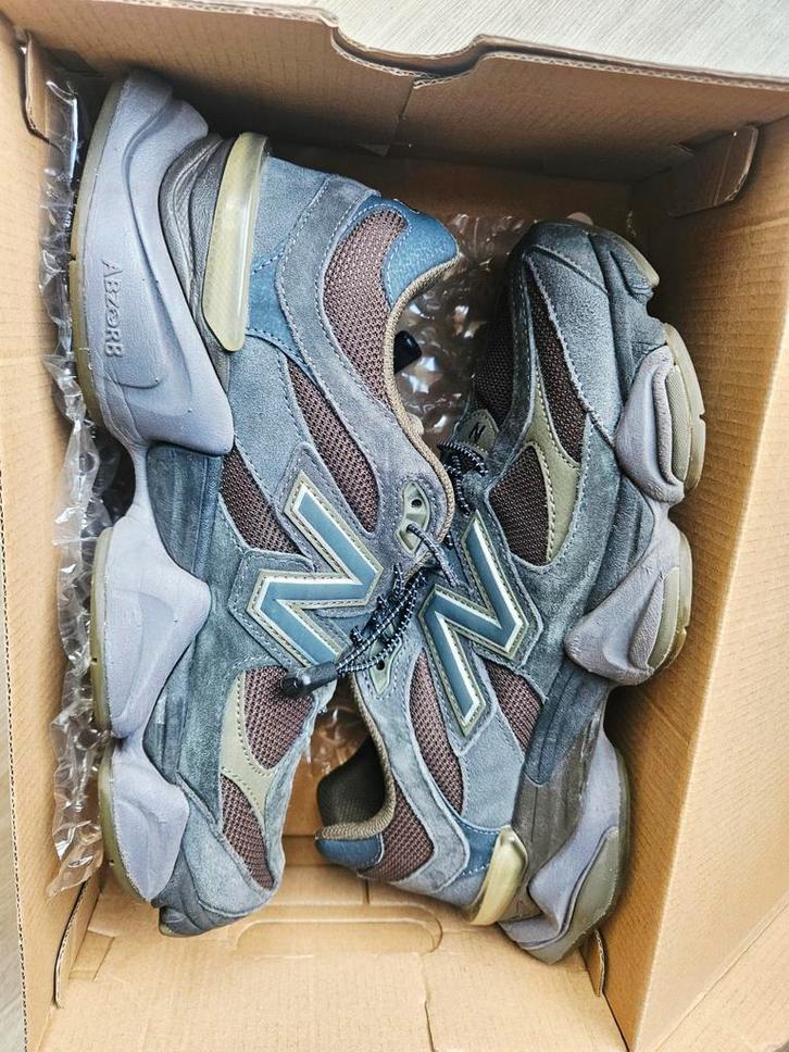 New Balance 9060 maat 43, Kinderen en Baby's, Babykleding | Baby-kledingpakketten, Zo goed als nieuw, Ophalen of Verzenden