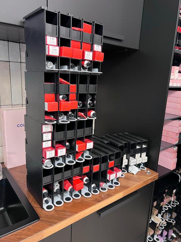 Wella Kleurvoorraad Systeem - 82 Stuks, Sieraden, Tassen en Uiterlijk, Uiterlijk | Haarverzorging, Gebruikt, Ophalen of Verzenden