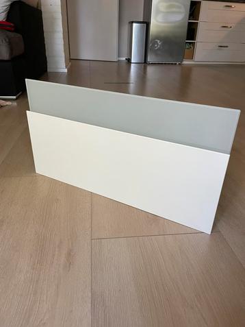 Twee laden IKEA tv-kast Besta glazen front