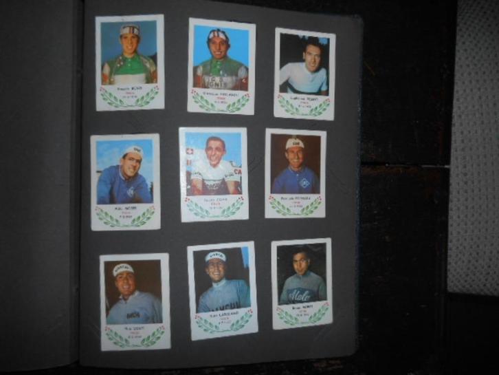 Album met ca 155 wielrenplaatjes van karton uit 50/60 jaren, Verzamelen, Overige Verzamelen, Gebruikt, Ophalen of Verzenden