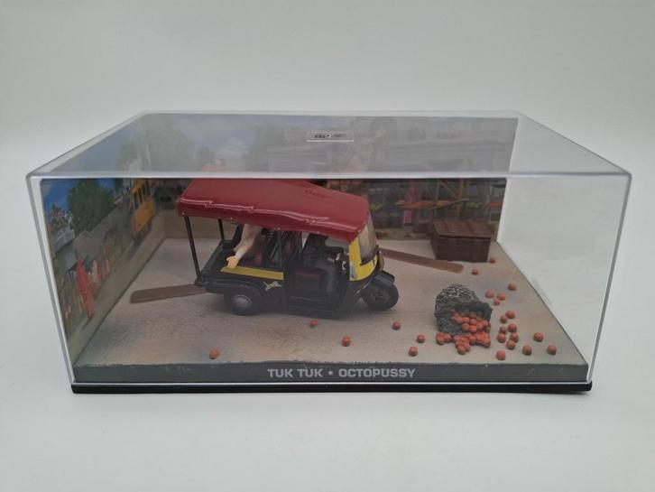 #29 Tuk Tuk James bond auto met boekje, Hobby en Vrije tijd, Modelauto's | 1:43, Nieuw, Auto, Universal Hobbies, Verzenden