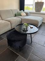 Zwarte fluwelen poef met metalen poten, Huis en Inrichting, Banken | Voetenbanken en Poefen, Ophalen, Minder dan 50 cm, Rond, Zo goed als nieuw