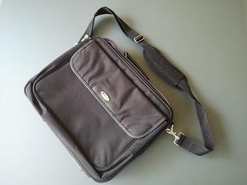 laptoptas beschikbaar voor biedingen