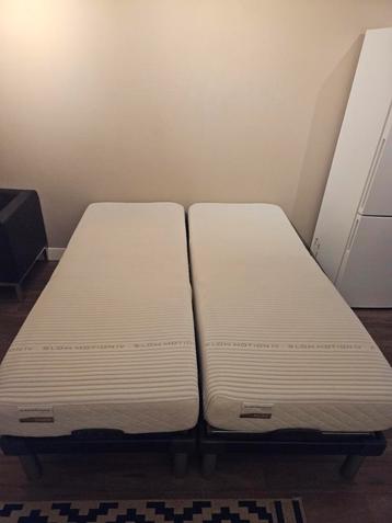 2 Verstelbare 1-persoonsbedden 80x200 - € 125,- per stuk beschikbaar voor biedingen