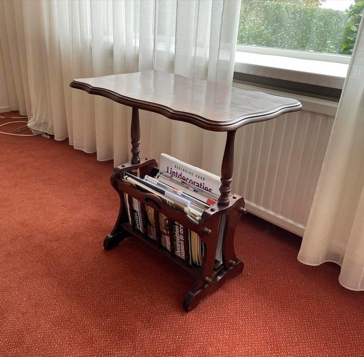 Bijzettafeltje met lectuurbak, Huis en Inrichting, Tafels | Bijzettafels, Gebruikt, Overige vormen, 60 cm of meer, 55 tot 75 cm