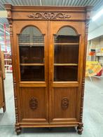 Antieke 2deurs Art Deco glaskast met prachtig houtsnijwerk, Ophalen