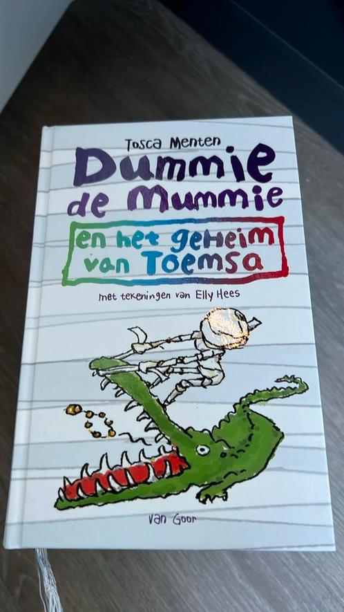 Tosca Menten - Dummie de mummie en het geheim van Toemsa, Boeken, Kinderboeken | Jeugd | 10 tot 12 jaar, Zo goed als nieuw, Ophalen of Verzenden