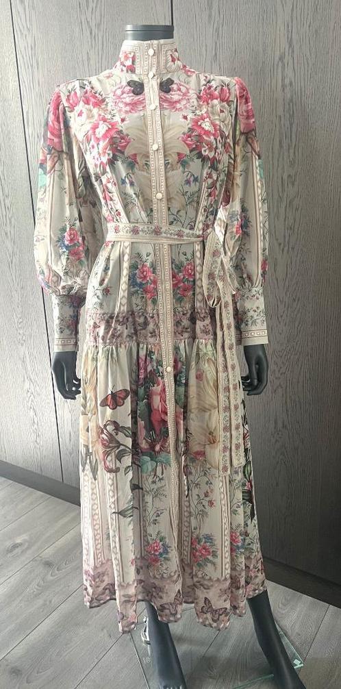 Nieuw! XINYUAN - beige jurk met bloemen - 36 (S), Kleding | Dames, Jurken, Nieuw, Maat 36 (S), Beige, Onder de knie, Verzenden