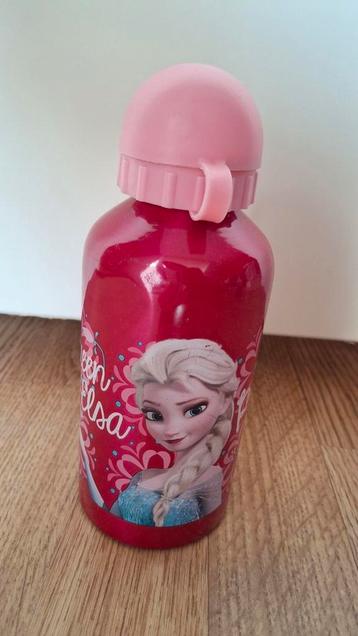 Drinkfles met Elsa en Anna van Frozen beschikbaar voor biedingen