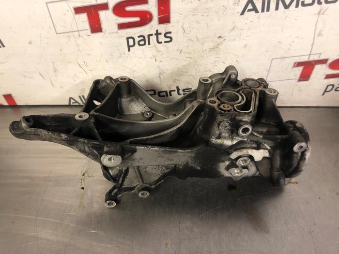 Oliefilterhuis van een Audi Q5, Gebruikt, -, -, -