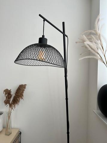 Woonkamer lamp beschikbaar voor biedingen