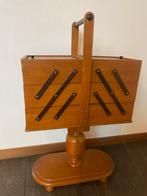Vintage houten naaikist op pootjes, Ophalen, Gebruikt