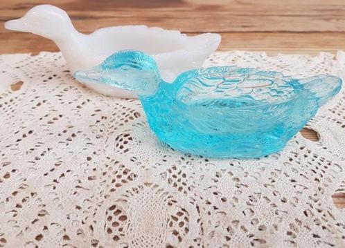 Oud lichtblauw glazen eendje, Antiek en Kunst, Antiek | Glas en Kristal, Ophalen of Verzenden