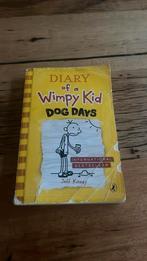 Diary of the wimpy kid dog days (Engels boek), Ophalen of Verzenden, Gelezen
