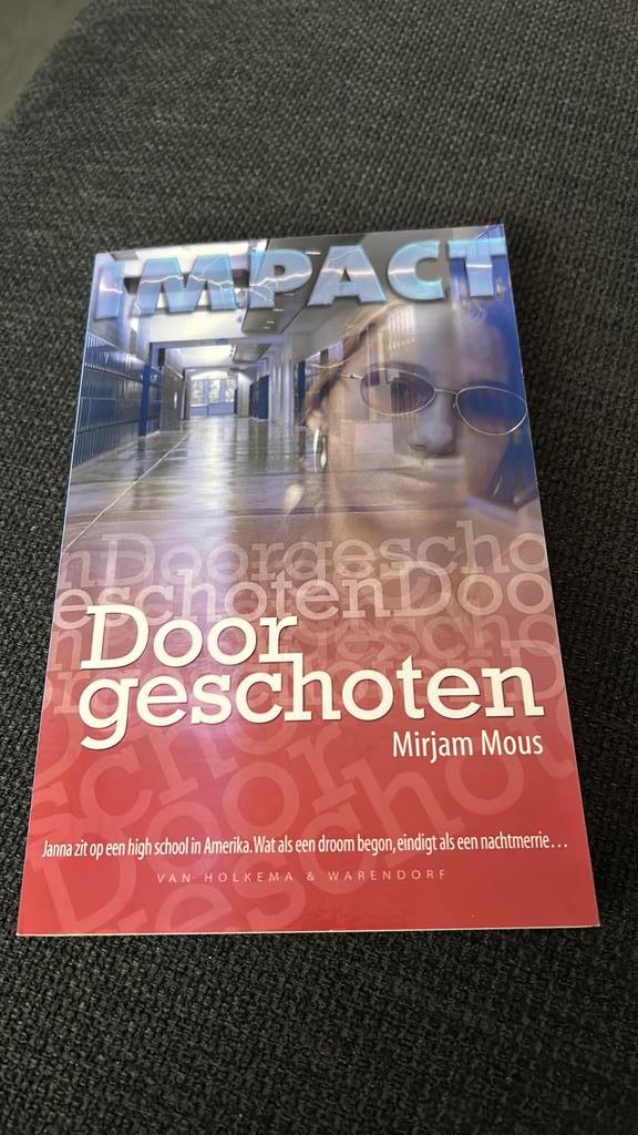 Mirjam Mous - Doorgeschoten, Boeken, Kinderboeken | Jeugd | 13 jaar en ouder, Zo goed als nieuw, Ophalen of Verzenden