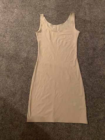 Onderjurk maat M beige beschikbaar voor biedingen