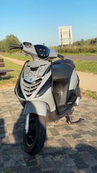 Piaggio zip, Fietsen en Brommers, Scooters | Piaggio, Zo goed als nieuw, Zip, Maximaal 25 km/u, Ophalen