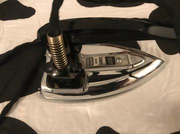 Vintage Cherry travel iron Reisstrijkijzer beschikbaar voor biedingen