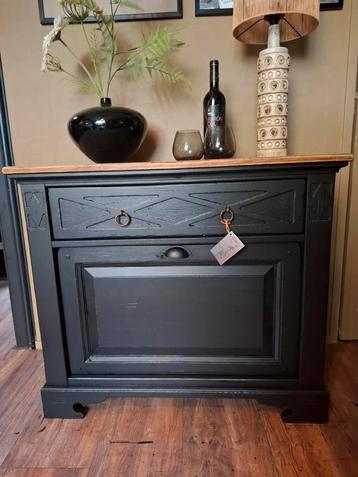 Rustiek dressoir meubel halkast  beschikbaar voor biedingen