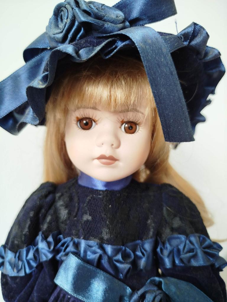 Porseleinen pop blauwe jurk 40 cm, Ophalen of Verzenden, Gebruikt, Pop