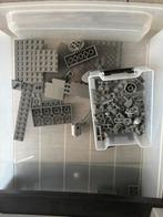 2 koffers vol gesorteerde LEGO onderdelen (op kleur), Ophalen of Verzenden, Zo goed als nieuw