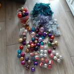 Diverse bonte kleurrijke kerstballen en slingers, Ophalen of Verzenden, Gebruikt
