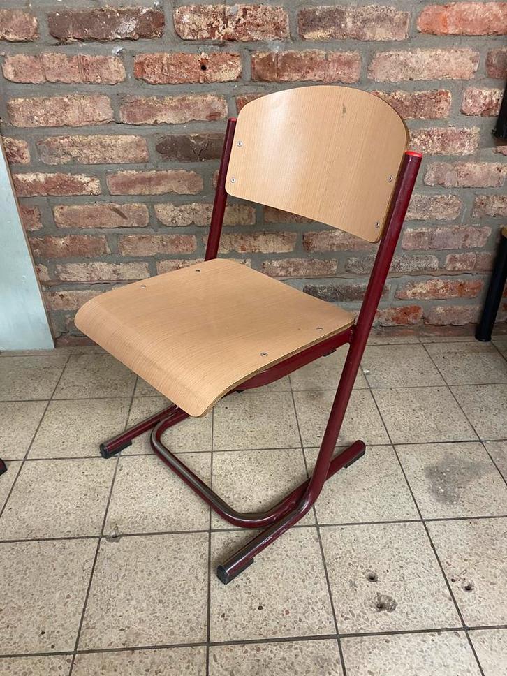 Vintage schoolstoel kantinestoel zithoogte 39cm stapelbaar, Huis en Inrichting, Stoelen, Gebruikt, Rood, Ophalen