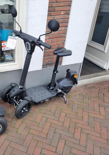 Doohan Ilark zwart snorscooter 3 wielen bij Scooterforyou   beschikbaar voor biedingen