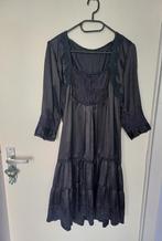 Zwart glanzend boho jurkje met kant, van Watcher, in maat 40, Kleding | Dames, Jurken, Maat 38/40 (M), Zwart, Ophalen of Verzenden