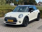 Mini 1.5 Cooper 5D 2015 Wit, Auto's, Mini, 136 pk, Wit, Origineel Nederlands, Handgeschakeld