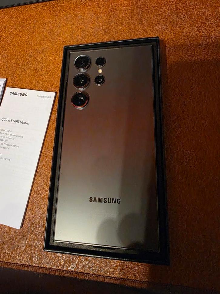 Samsung Galaxy S24 Ultra + 5 hoesjes, Telecommunicatie, Mobiele telefoons | Samsung, Zo goed als nieuw, Galaxy S24, 512 GB, Zonder abonnement