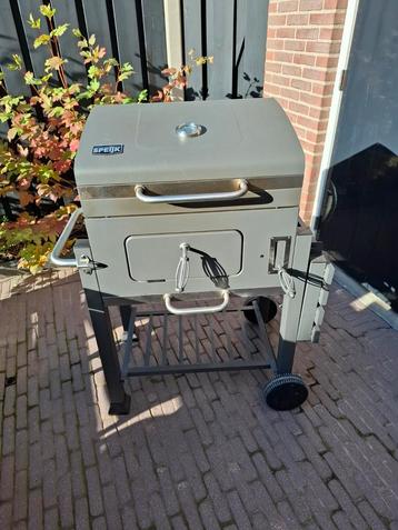 Kolen BBQ - moet weg! Mag voor een kratje Hertog Jan beschikbaar voor biedingen