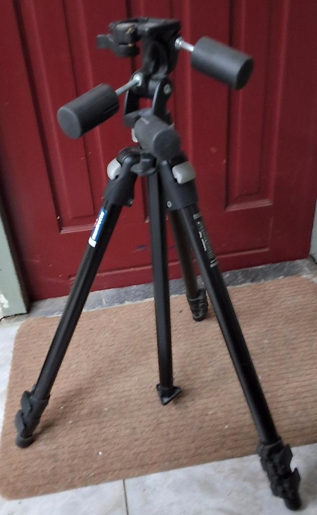 Manfrotto statief, Audio, Tv en Foto, Fotografie | Statieven en Balhoofden, Gebruikt, Driepoot, Met balhoofd, Ophalen of Verzenden