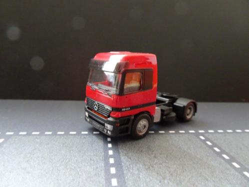 807 herpa mercedes actros 2-as trekker rood 1:87 truck trein, Hobby en Vrije tijd, Modelauto's | 1:87, Zo goed als nieuw, Bus of Vrachtwagen