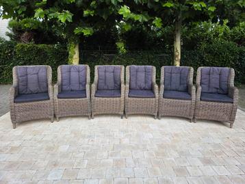 6 wicker tuinstoelen  beschikbaar voor biedingen