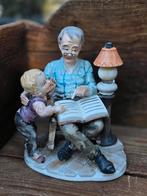 Vintage Beeldje: Opa Leest Voor aan Kleinzoon, Ophalen of Verzenden