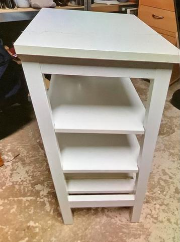 Wit Ikea open kastje beschikbaar voor biedingen