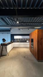 Moderne designkeuken met hoogwaardige inbouwapparatuur, Huis en Inrichting, Ophalen, Wit, Hoekkeuken, Zo goed als nieuw