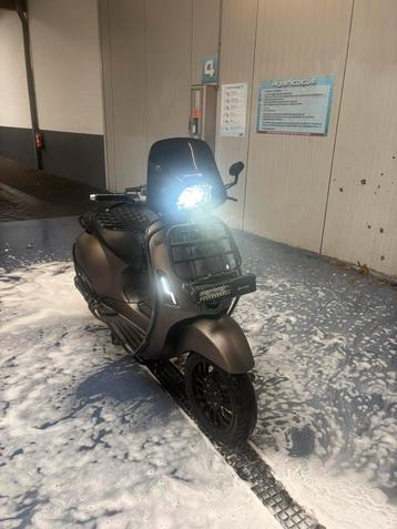 Vespa sprint 80cc beschikbaar voor biedingen