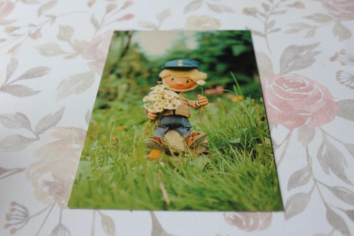 Postkaart - Sandmännchen met een Bos Madeliefjes, Duitsland, Verzamelen, Ansichtkaarten | Themakaarten, Ongelopen, 1960 tot 1980