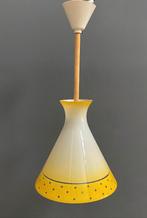 50 jaren GELE glas kap hang lamp met melkwit & geel, Gebruikt, 50 tot 75 cm, Vintage, Ophalen of Verzenden